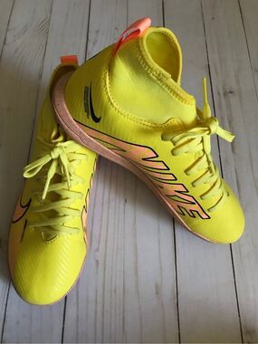Nike Mercurial yellow superfly indoor soccer cleats shoes Boys SZ 4.5 youth